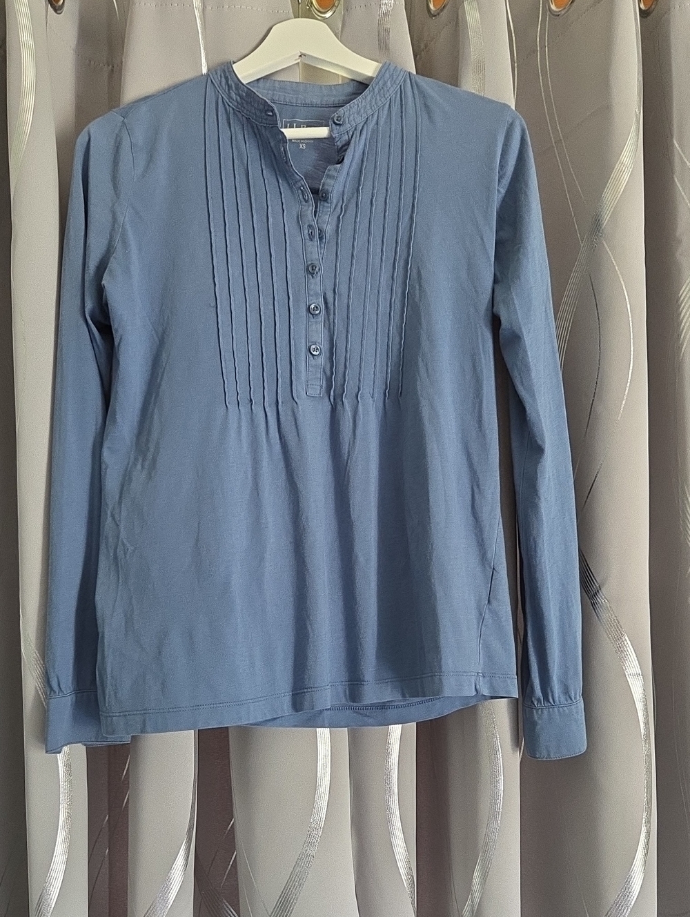 L.L. Bean Women's Long-Sleeve Pintuck Henley in Blue XS